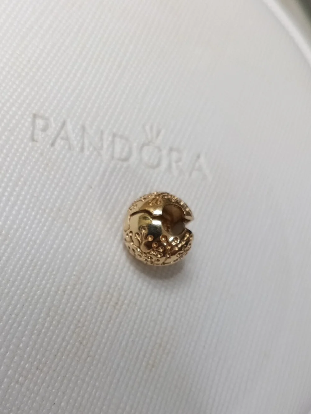 Pandora 14k Gold Clip Vintage 2016 Lucerne Clip ( One Clip Only)